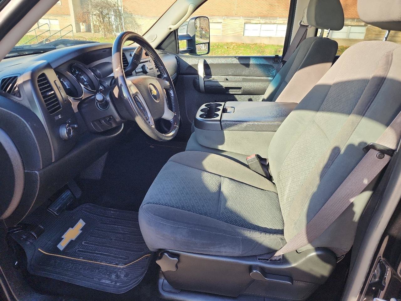 Used 2008 Chevrolet Silverado 2500 LT w/ 1LT Convenience Package AWD/4WD image 10