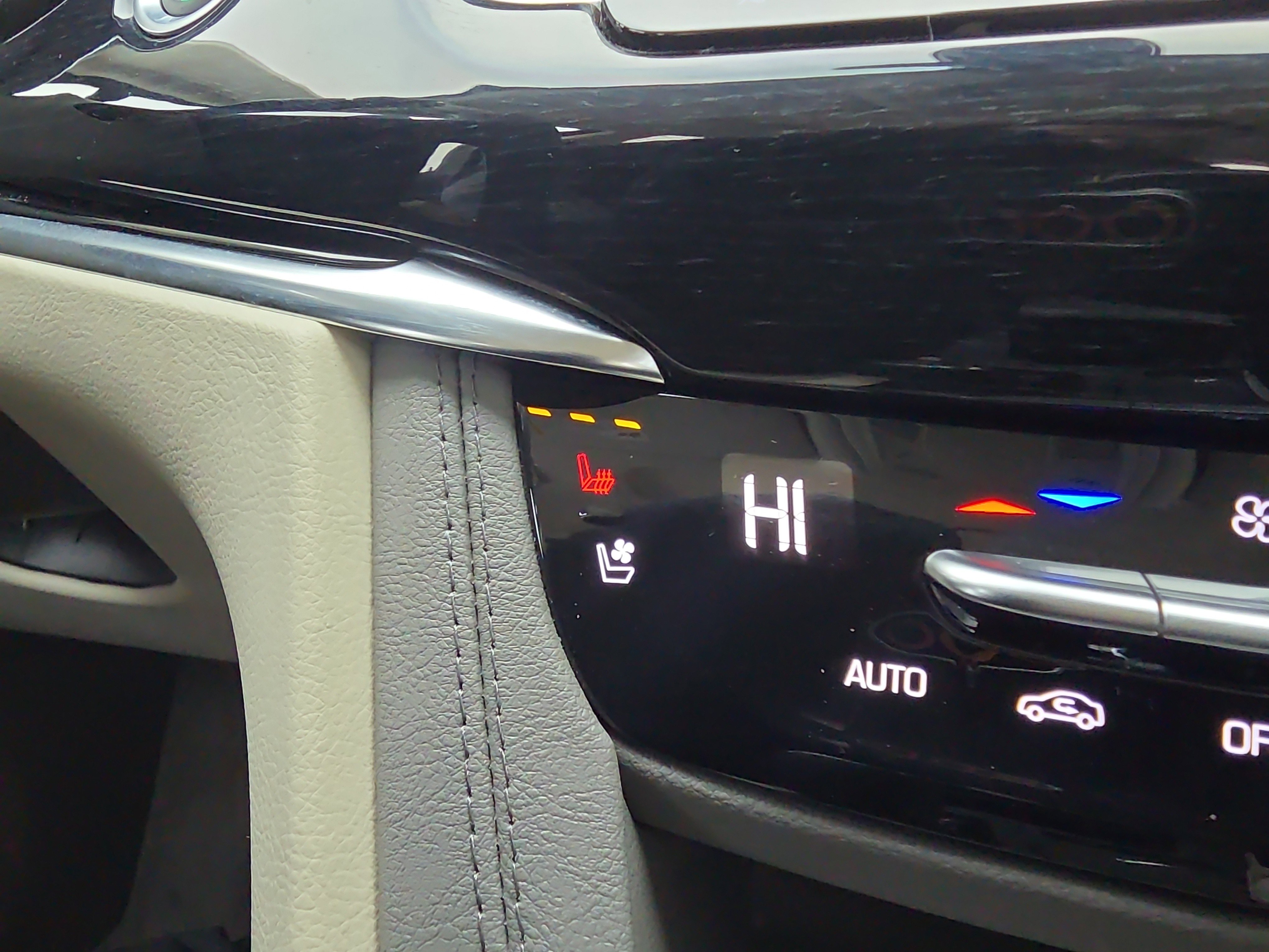 Certified 2025 Cadillac XT6 Premium Luxury image 29