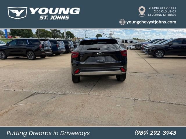 Used 2025 Chevrolet Trax LT w/ Driver Confidence Package FWD image 2
