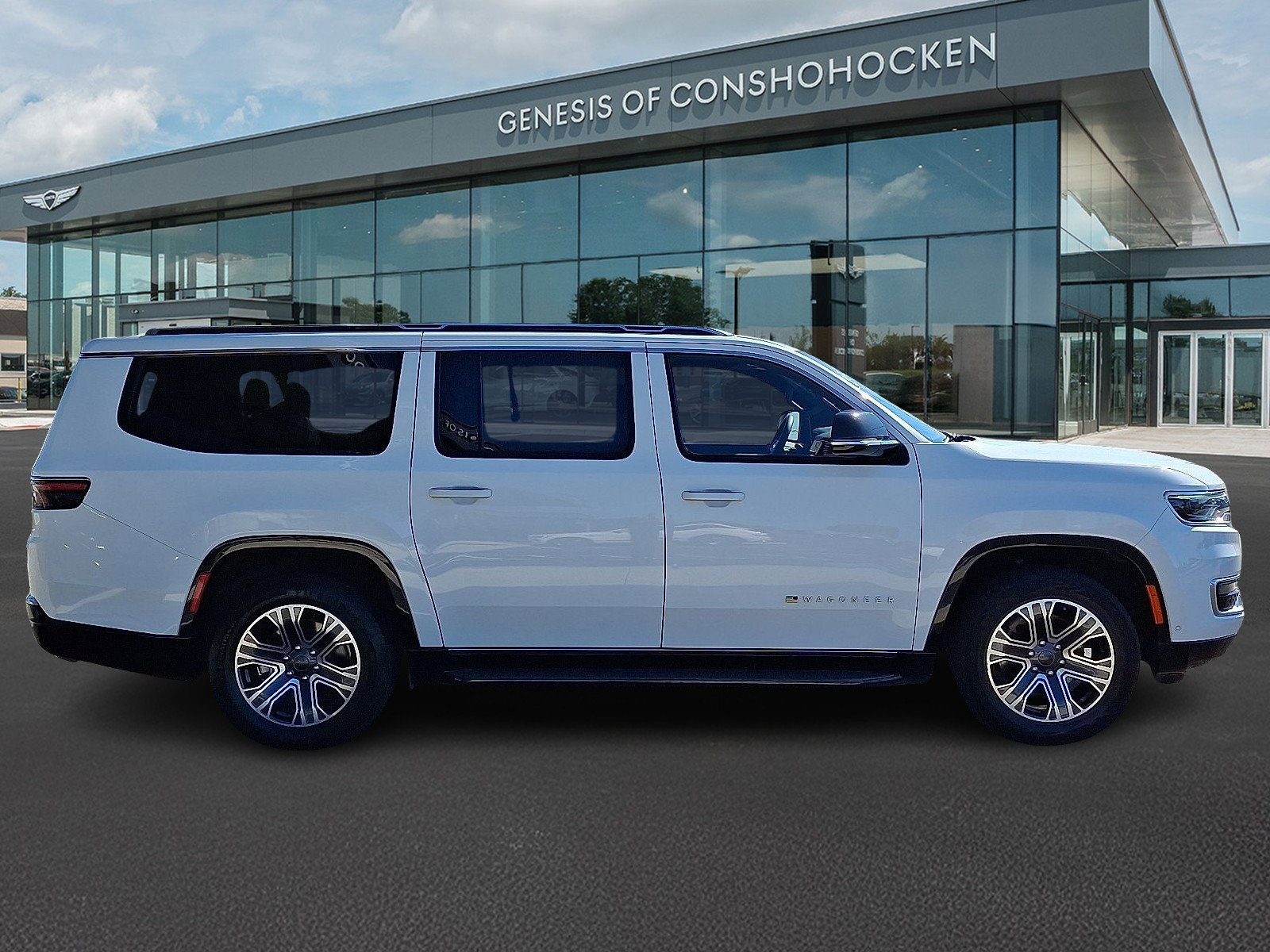 Used 2023 Jeep Wagoneer L Series II image 7