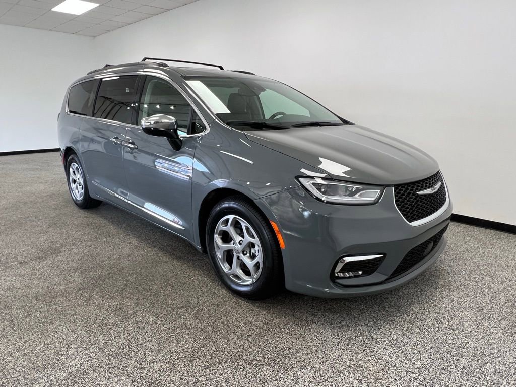 Used 2023 Chrysler Pacifica Limited image 19