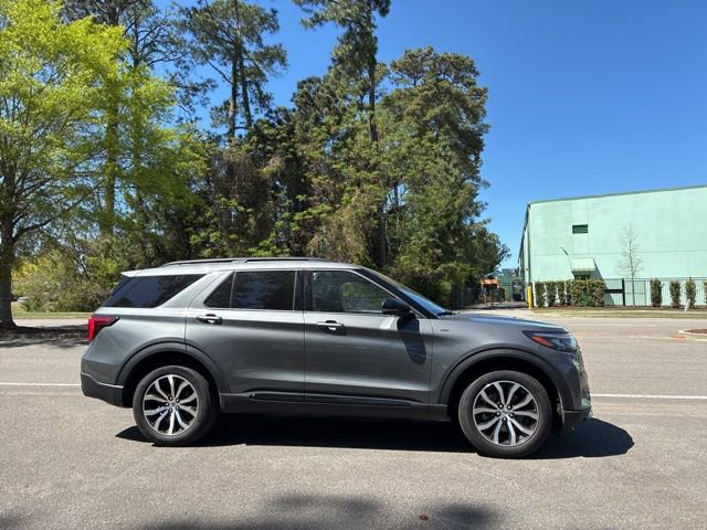 Used 2025 Ford Explorer ST-Line image 2