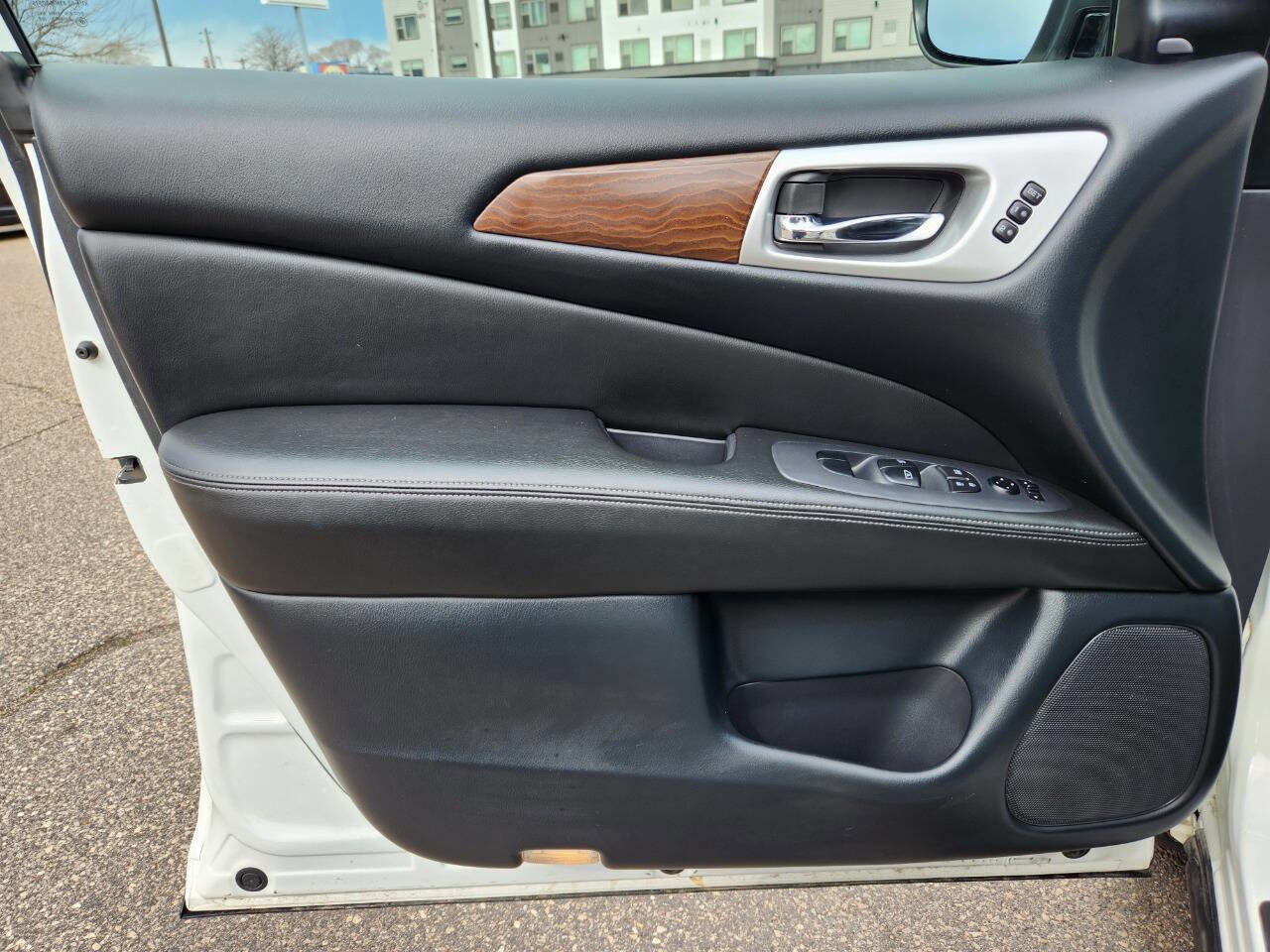Used 2019 Nissan Pathfinder Platinum AWD/4WD image 23