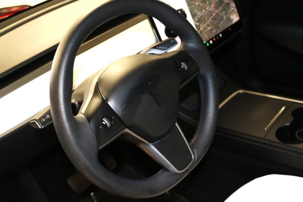 Used 2023 Tesla Model Y Long Range AWD/4WD image 64