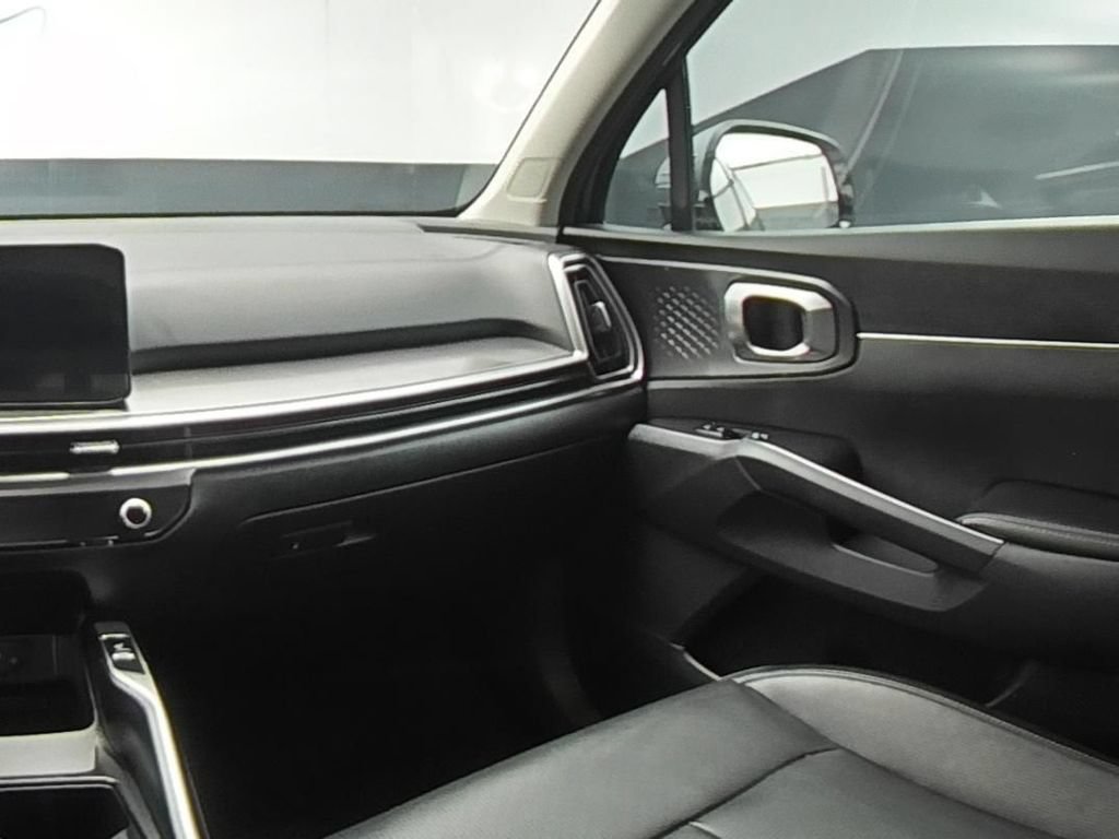 Used 2025 Kia Sorento EX FWD image 18