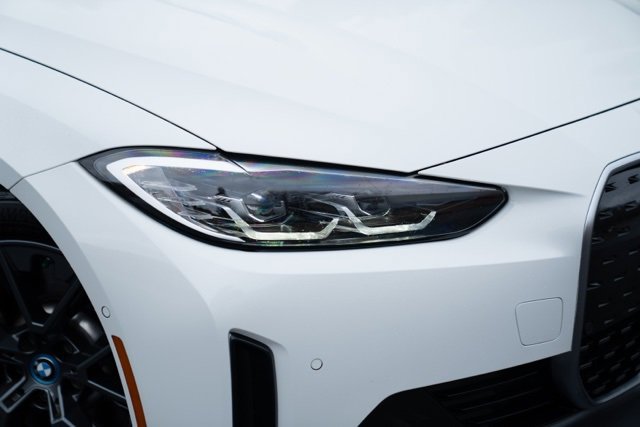 Used 2023 BMW i4 eDrive35 image 8