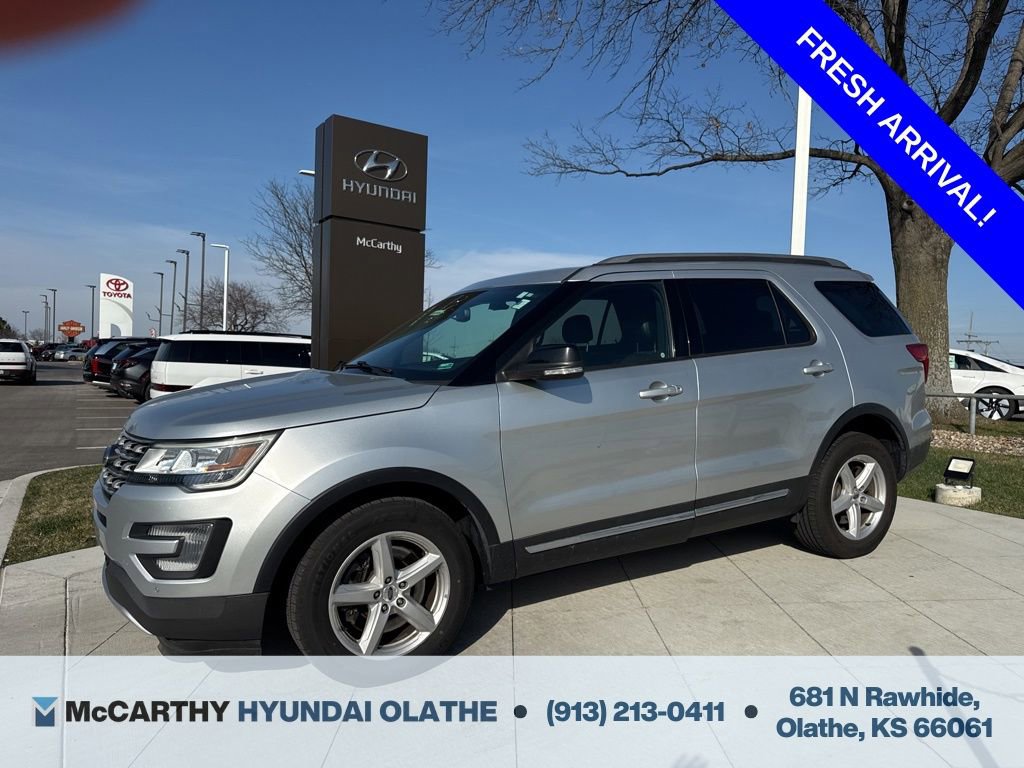 Used 2017 Ford Explorer XLT w/ Equipment Group 202A image 1
