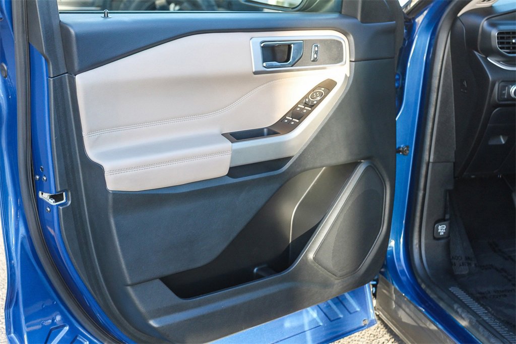 Used 2022 Ford Explorer XLT w/ Equipment Group 202A image 27