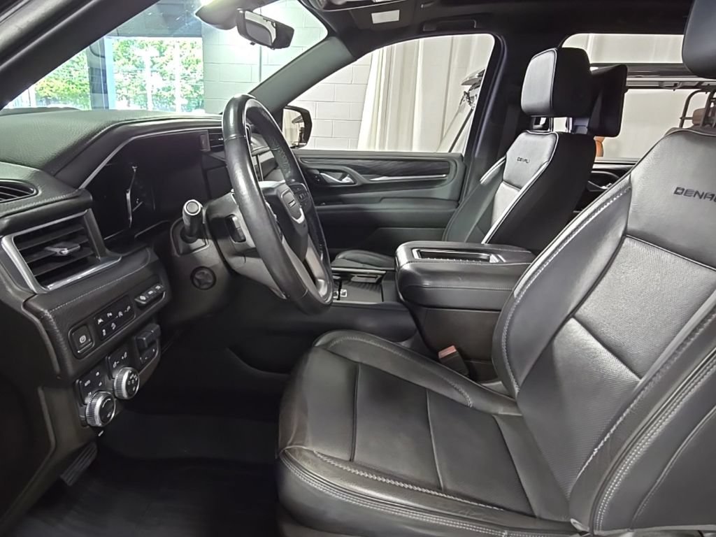 Used 2021 GMC Yukon XL Denali w/ Denali Ultimate Package AWD/4WD image 17