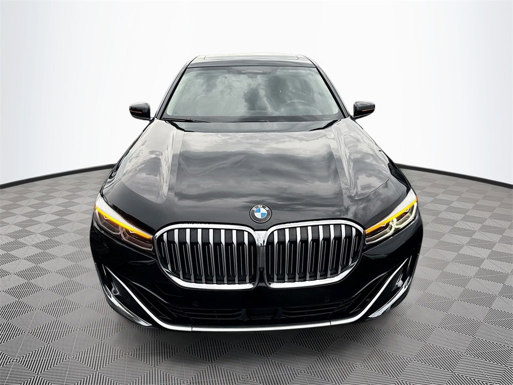 Used 2022 BMW 750i xDrive w/ Executive Package image 2