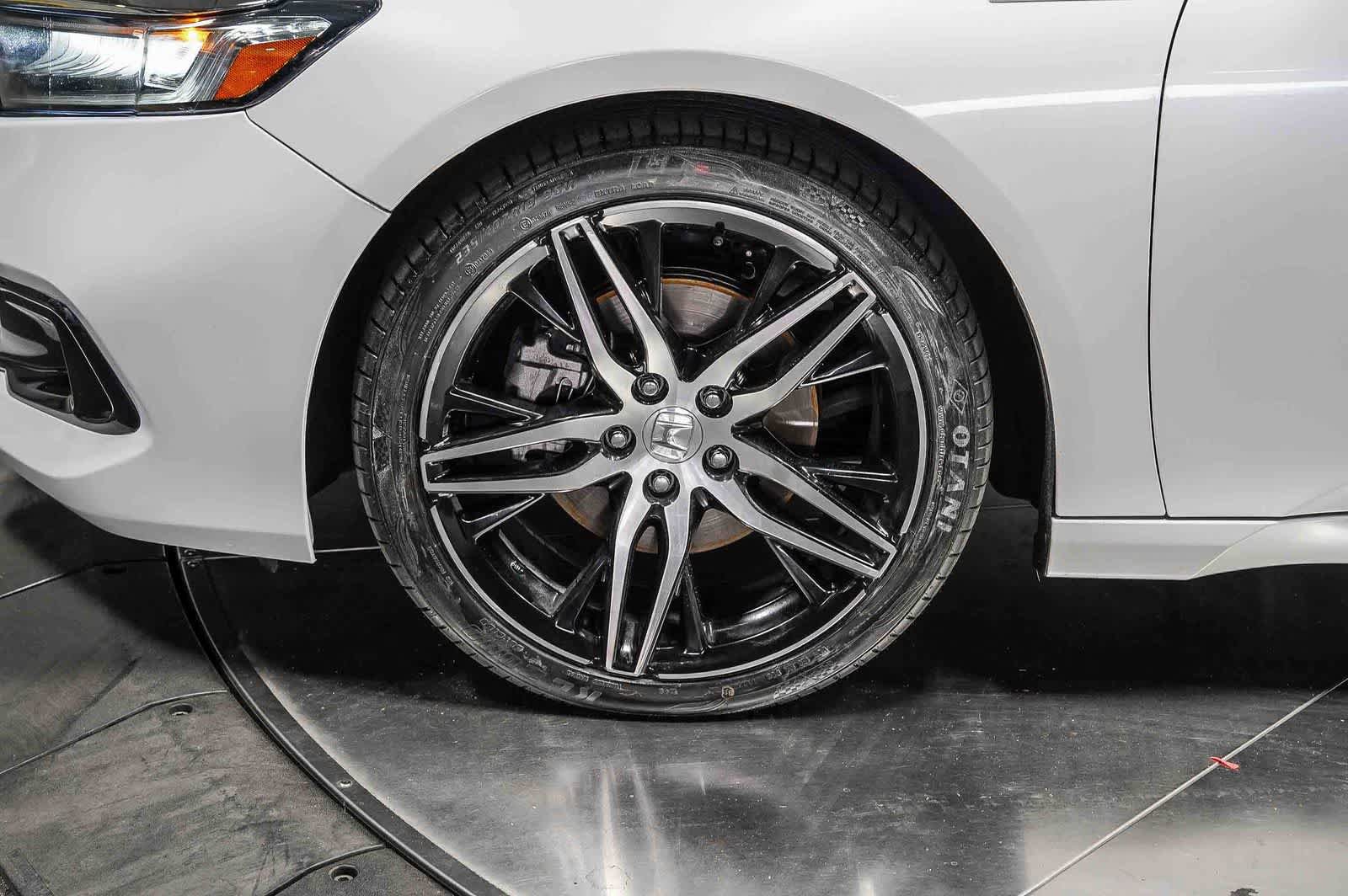 Used 2021 Honda Accord Touring image 9