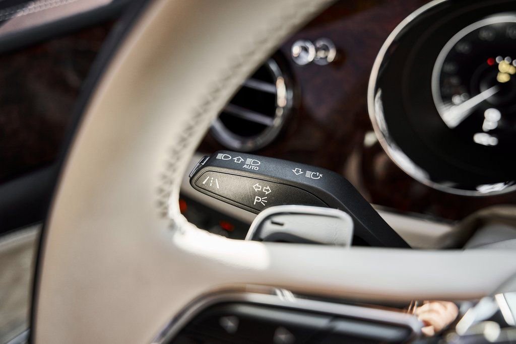 Used 2023 Bentley Bentayga Extended Wheelbase image 60