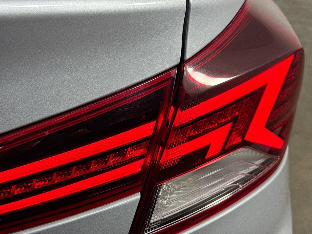 Used 2020 Hyundai Elantra Limited w/ Ultimate Package 03 image 32