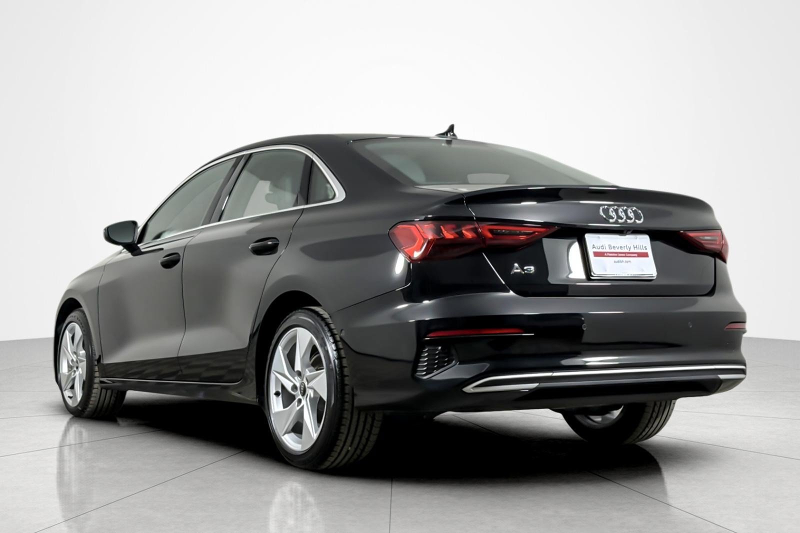 Used 2023 Audi A3 2.0T Premium Plus w/ Premium Plus Package FWD image 3