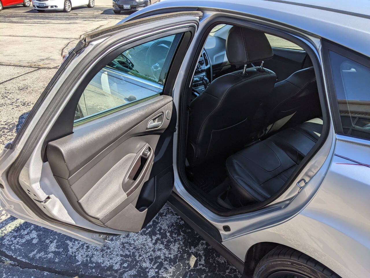 Used 2012 Ford Focus Titanium FWD image 11
