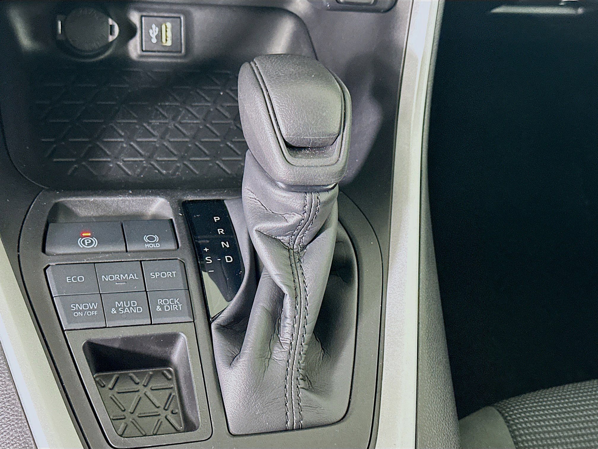 Used 2024 Toyota RAV4 LE image 24