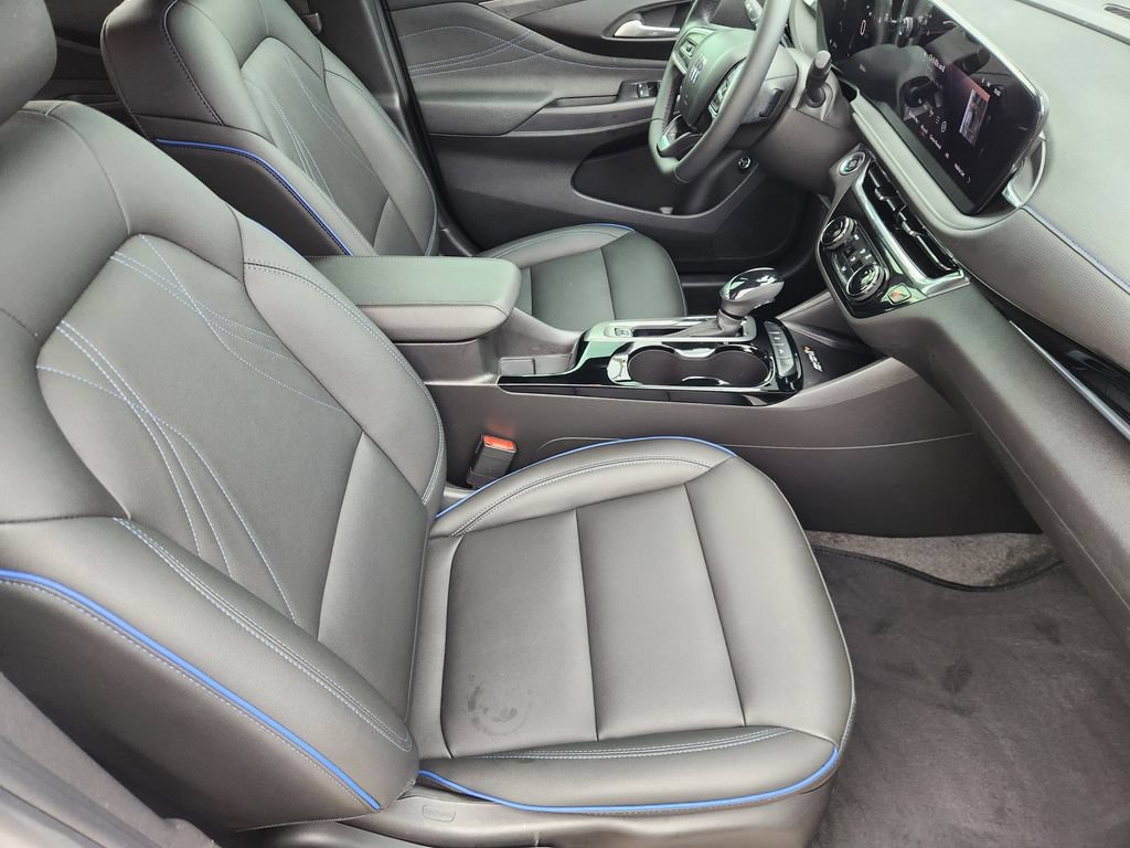 Used 2025 Buick Envista Sport Touring w/ Convenience II Package FWD image 14