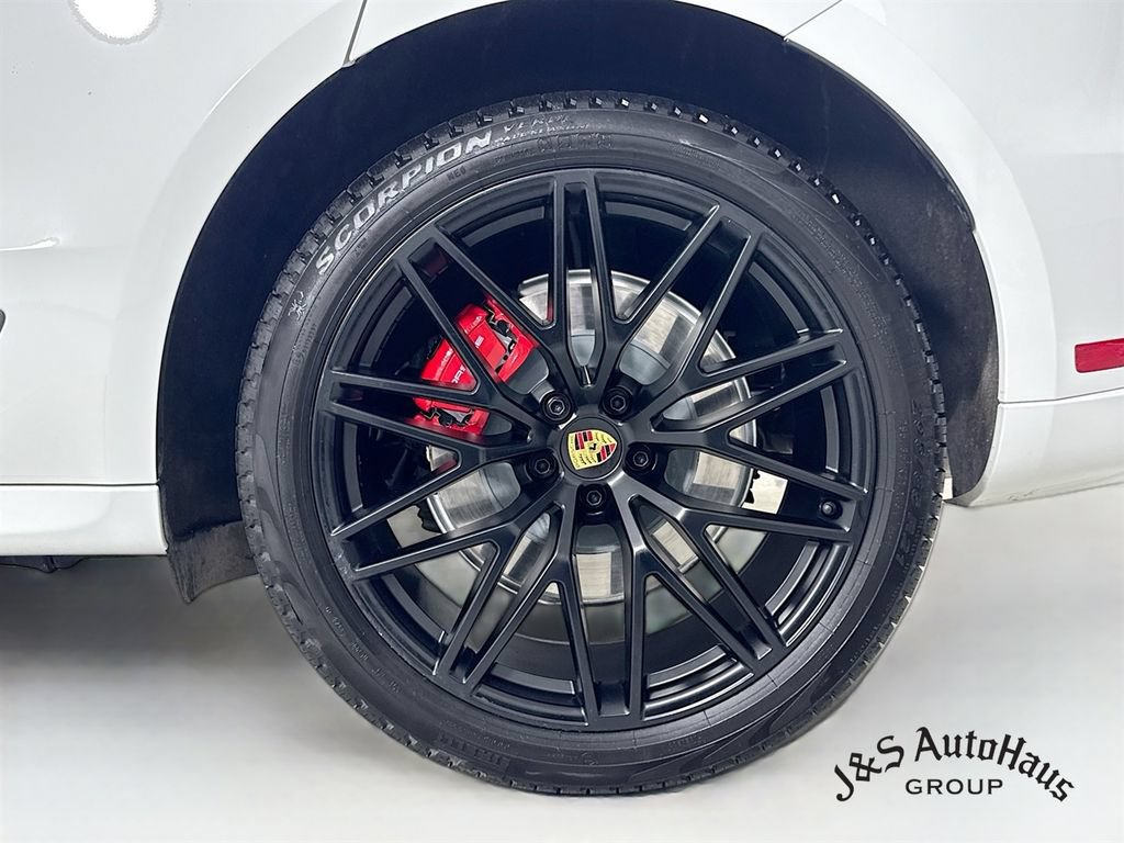 Used 2025 Porsche Macan GTS AWD/4WD image 40