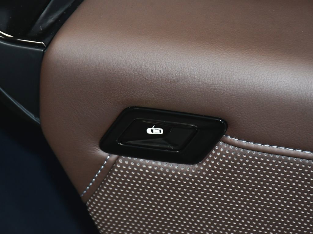 Used 2024 BMW i7 xDrive60 image 19