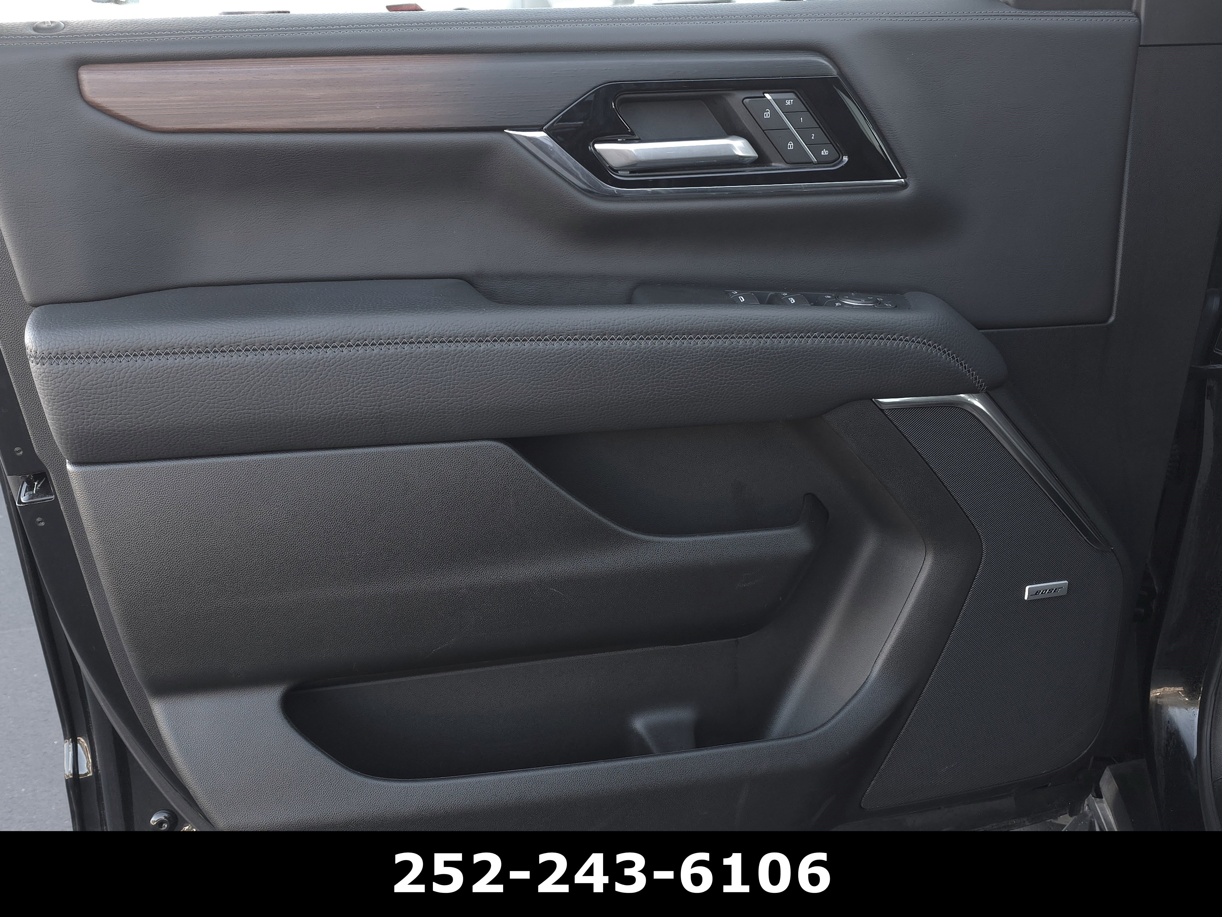 Used 2025 GMC Yukon Denali AWD/4WD image 34