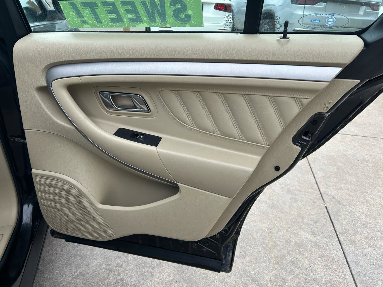 Used 2017 Ford Taurus SE FWD image 15