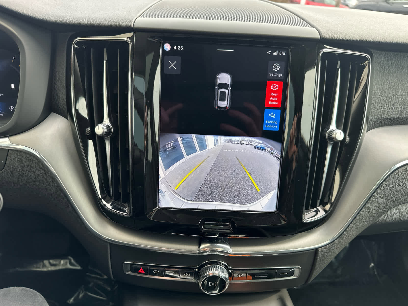 Used 2024 Volvo XC60 B5 Core w/ Protection Package Premier image 22