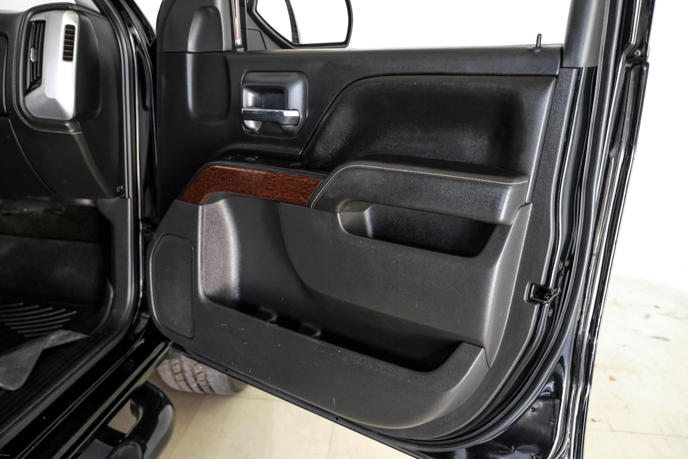 Used 2017 GMC Sierra 1500 SLE w/ SLE Value Package image 40