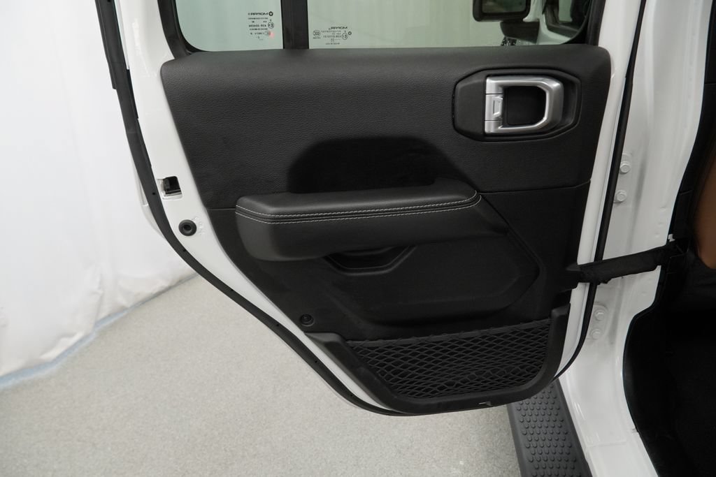 Used 2023 Jeep Wrangler Unlimited Sahara w/ Cold Weather Group AWD/4WD image 43
