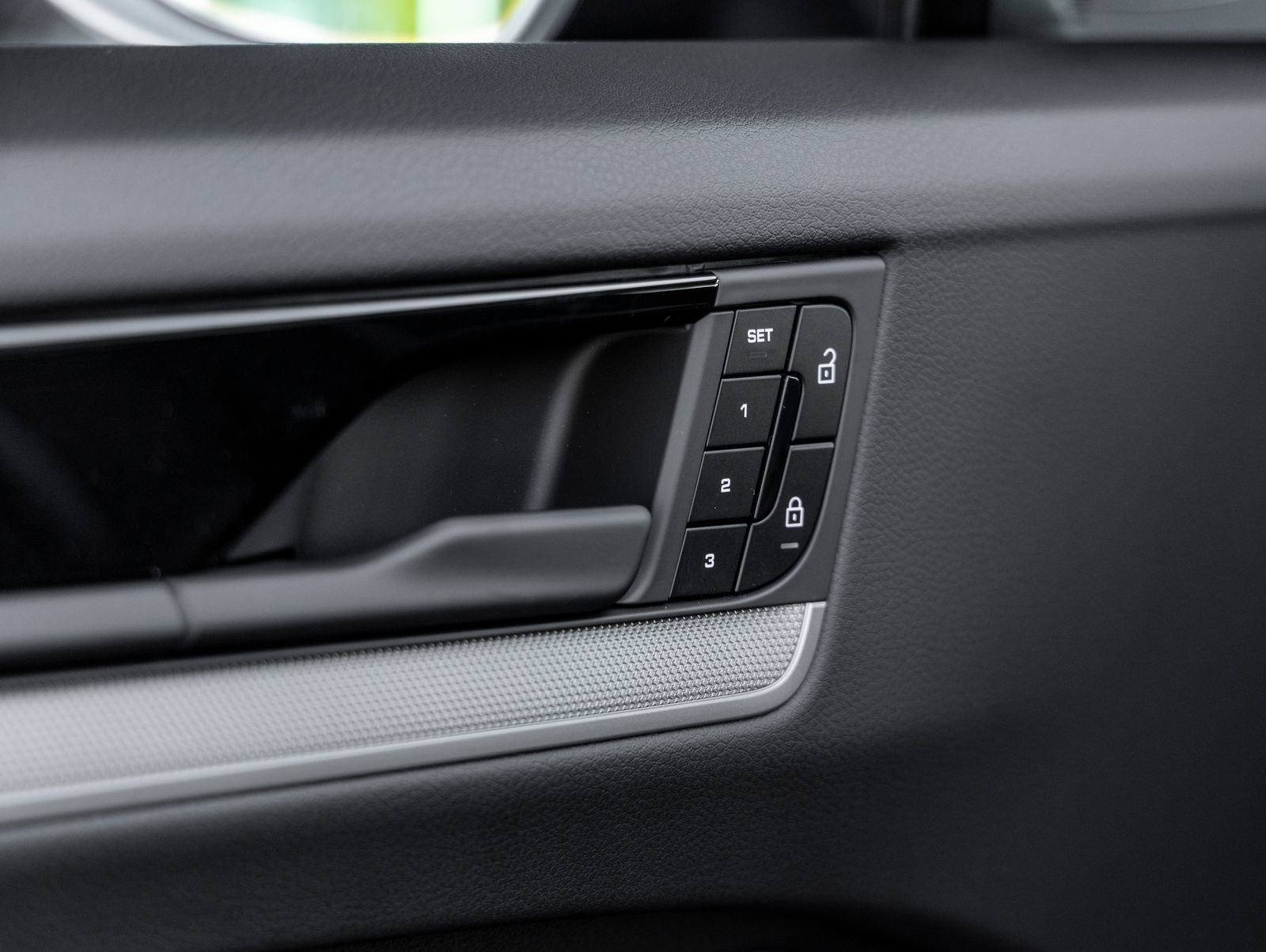 Certified 2026 Porsche Cayenne Coupe image 21