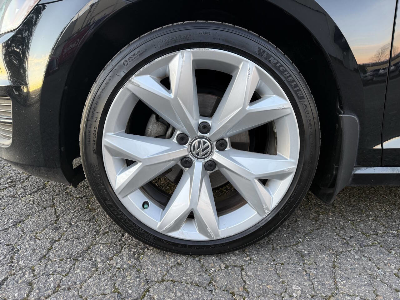 Used 2017 Volkswagen Golf S image 24