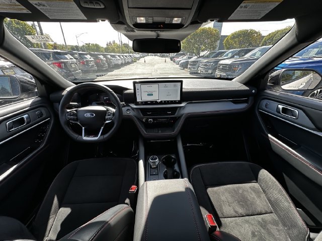 Used 2025 Ford Explorer ST AWD/4WD image 3