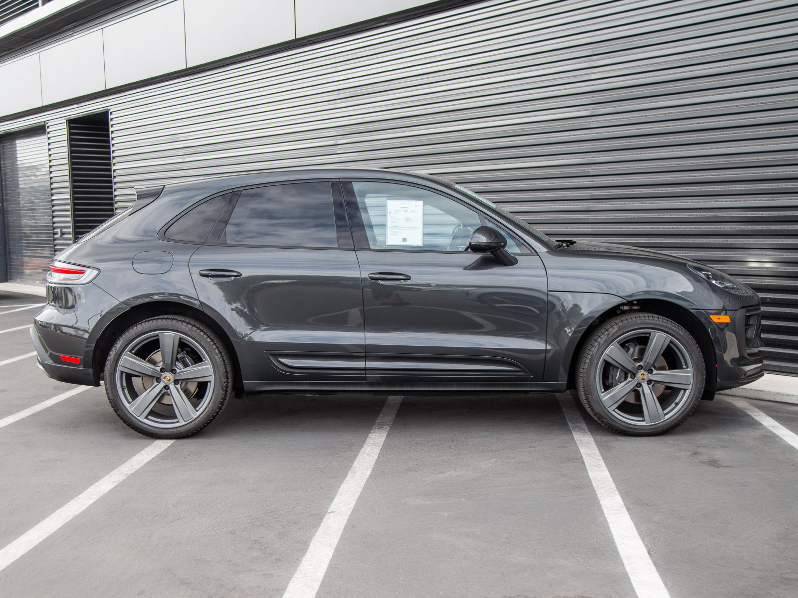 Certified 2024 Porsche Macan AWD/4WD image 7