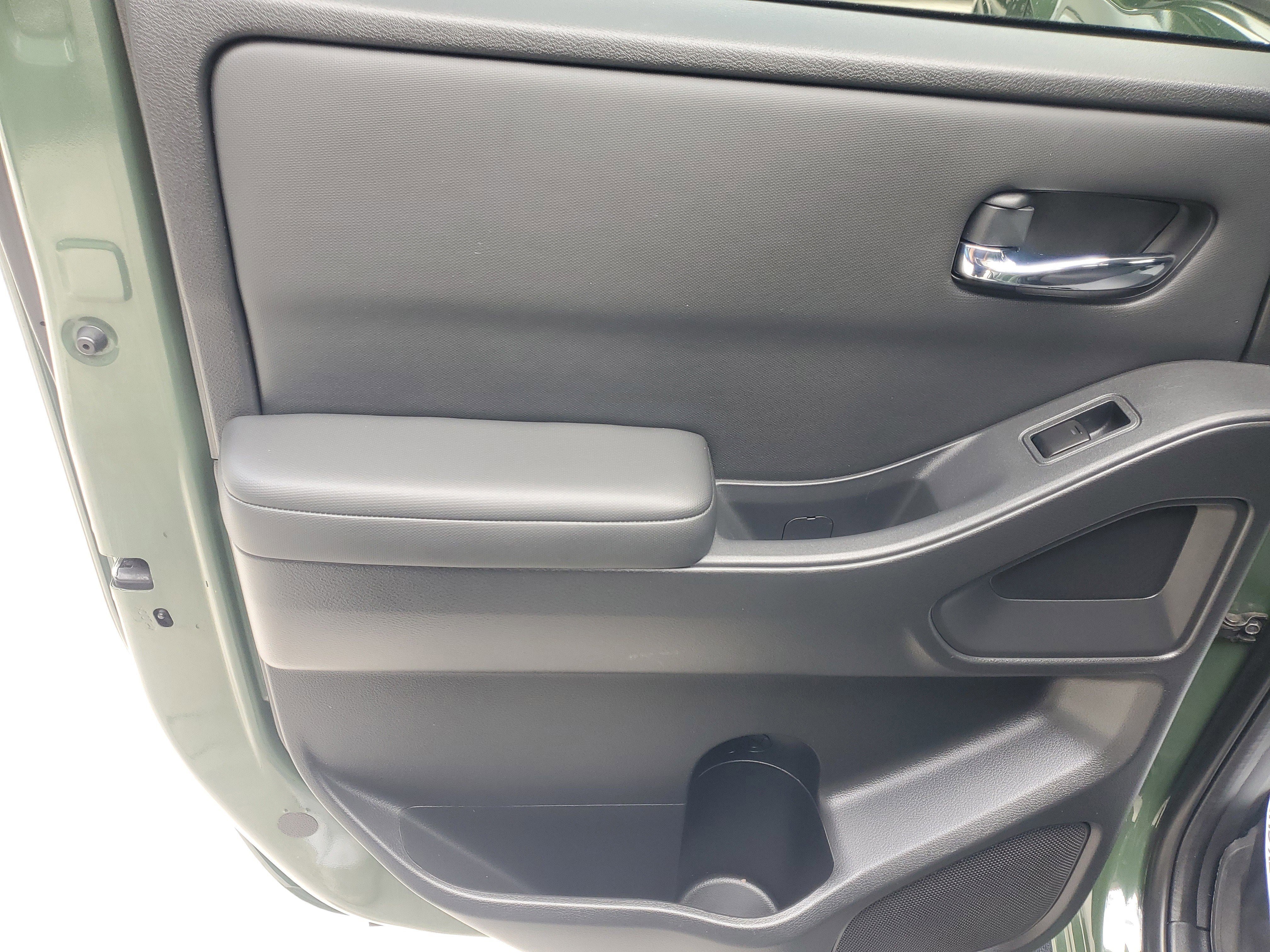 Used 2022 Nissan Frontier SV w/ Technology Package image 13