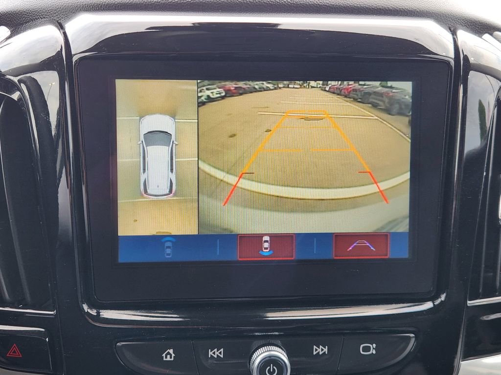 Used 2018 Chevrolet Traverse Premier w/ Driver Confidence II Package FWD image 17