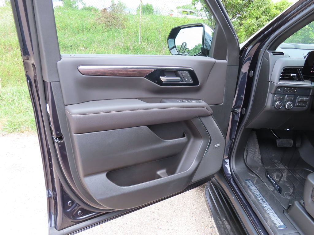 New 2026 Chevrolet Suburban Premier w/ Sun And Tow Package AWD/4WD image 26