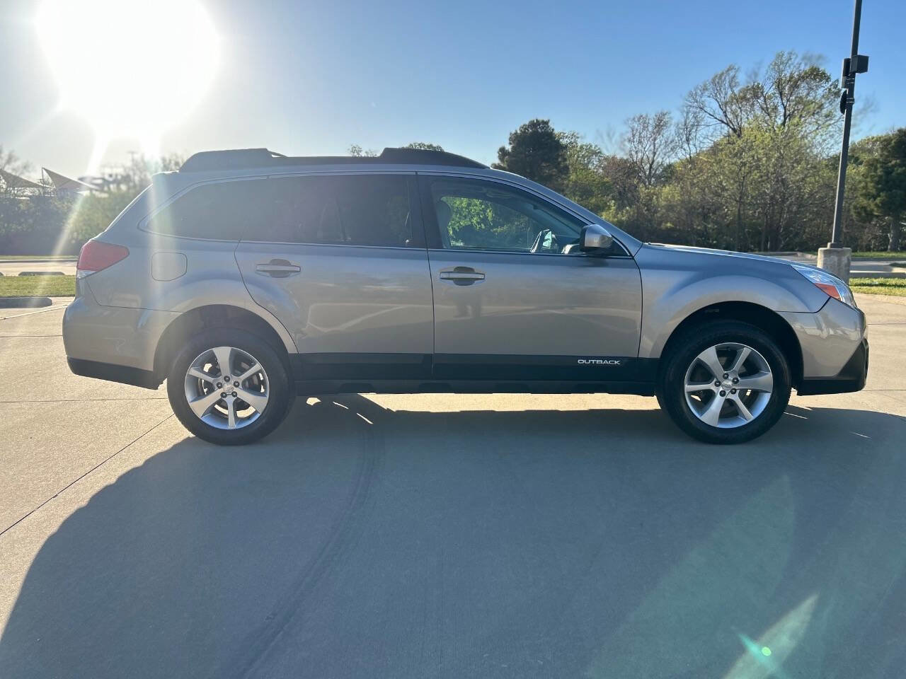 Used 2014 Subaru Outback 2.5i Limited w/ Moonroof Package image 5