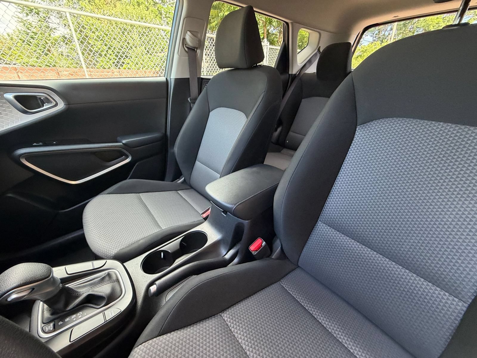 Used 2025 Kia Soul LX w/ LX Technology Package FWD image 34