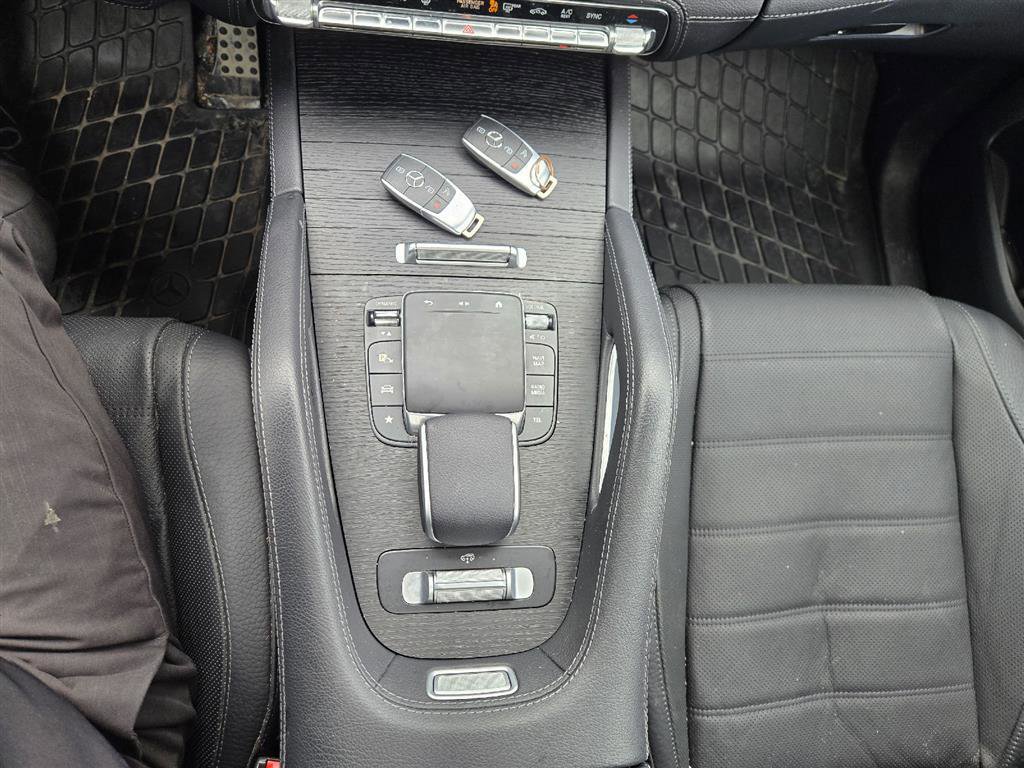 Used 2024 Mercedes-Benz GLS 450 4MATIC image 9