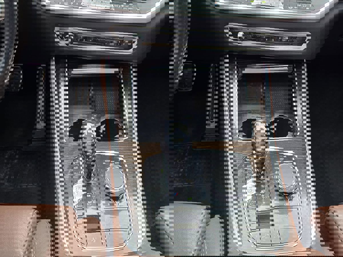 Used 2020 BMW X5 M50i w/ Premium Package image 24