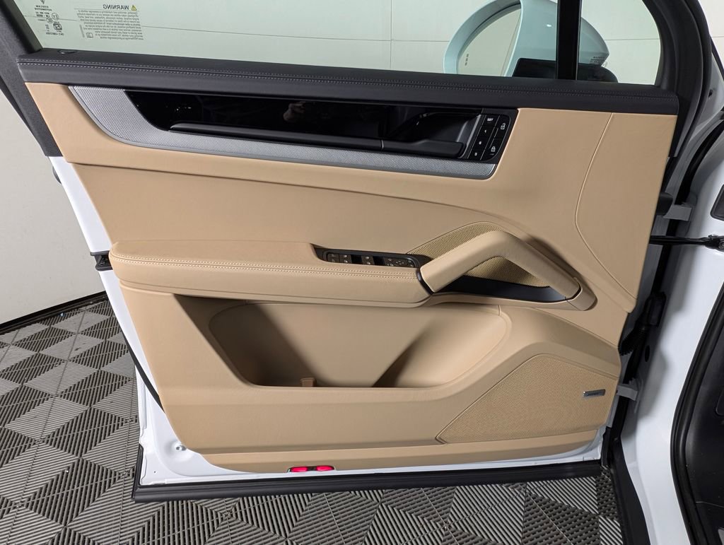 New 2026 Porsche Cayenne image 25