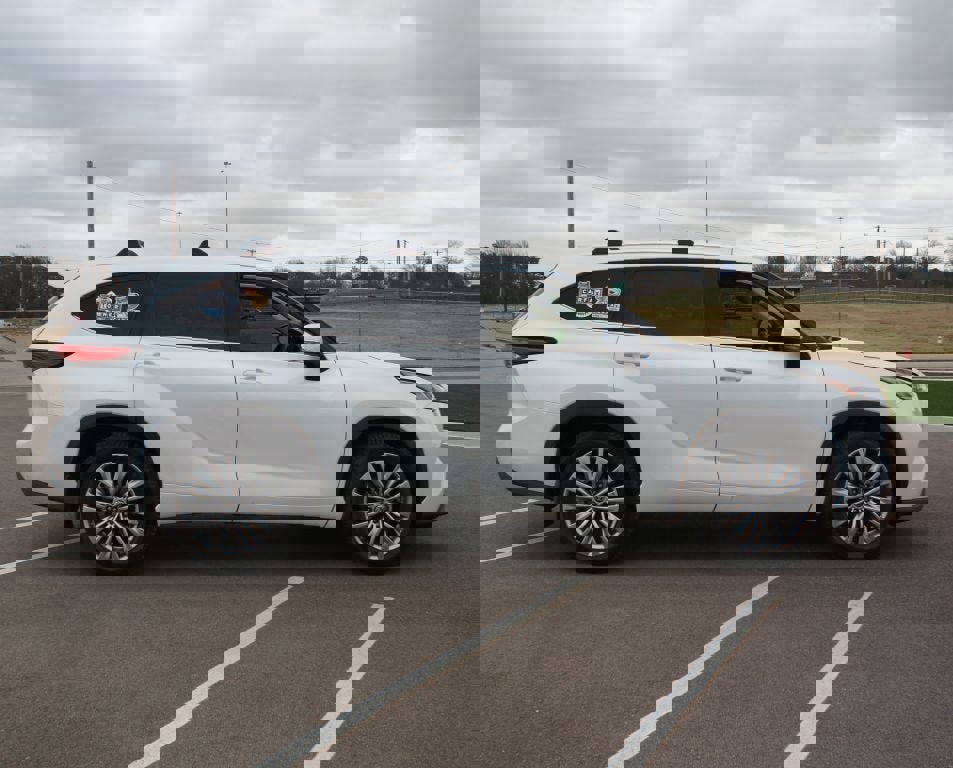 Used 2022 Toyota Highlander Platinum image 23