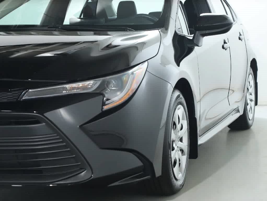 Certified 2025 Toyota Corolla LE FWD image 4