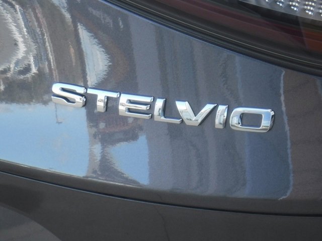 Used 2024 Alfa Romeo Stelvio Veloce image 14