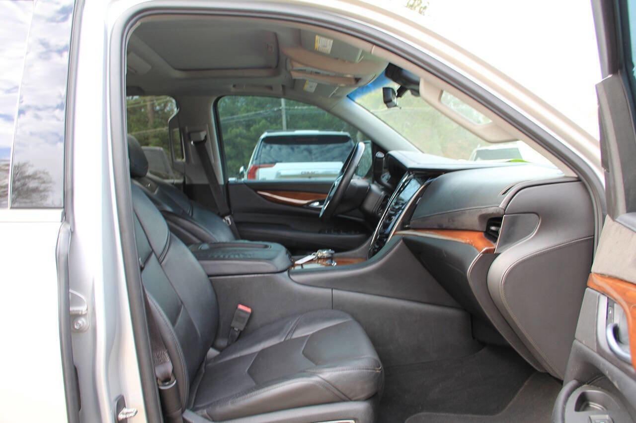 Used 2017 Cadillac Escalade Luxury AWD/4WD image 11