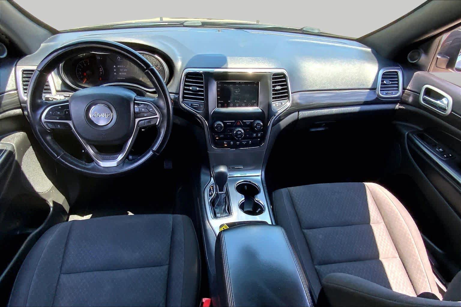 Used 2021 Jeep Grand Cherokee Laredo RWD image 16