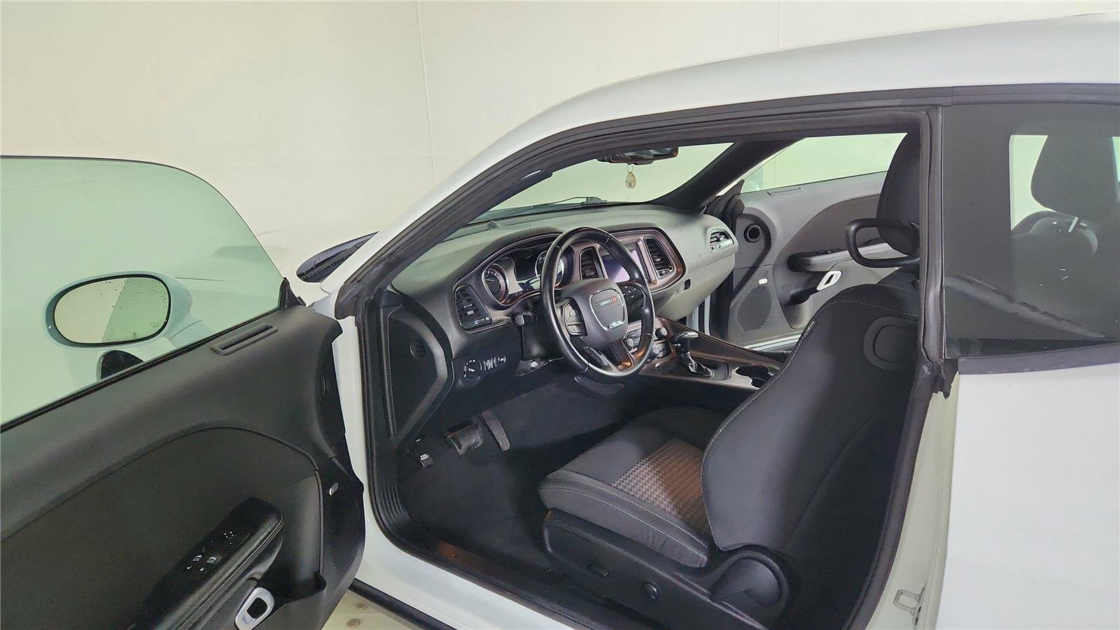 Used 2023 Dodge Challenger SXT image 15