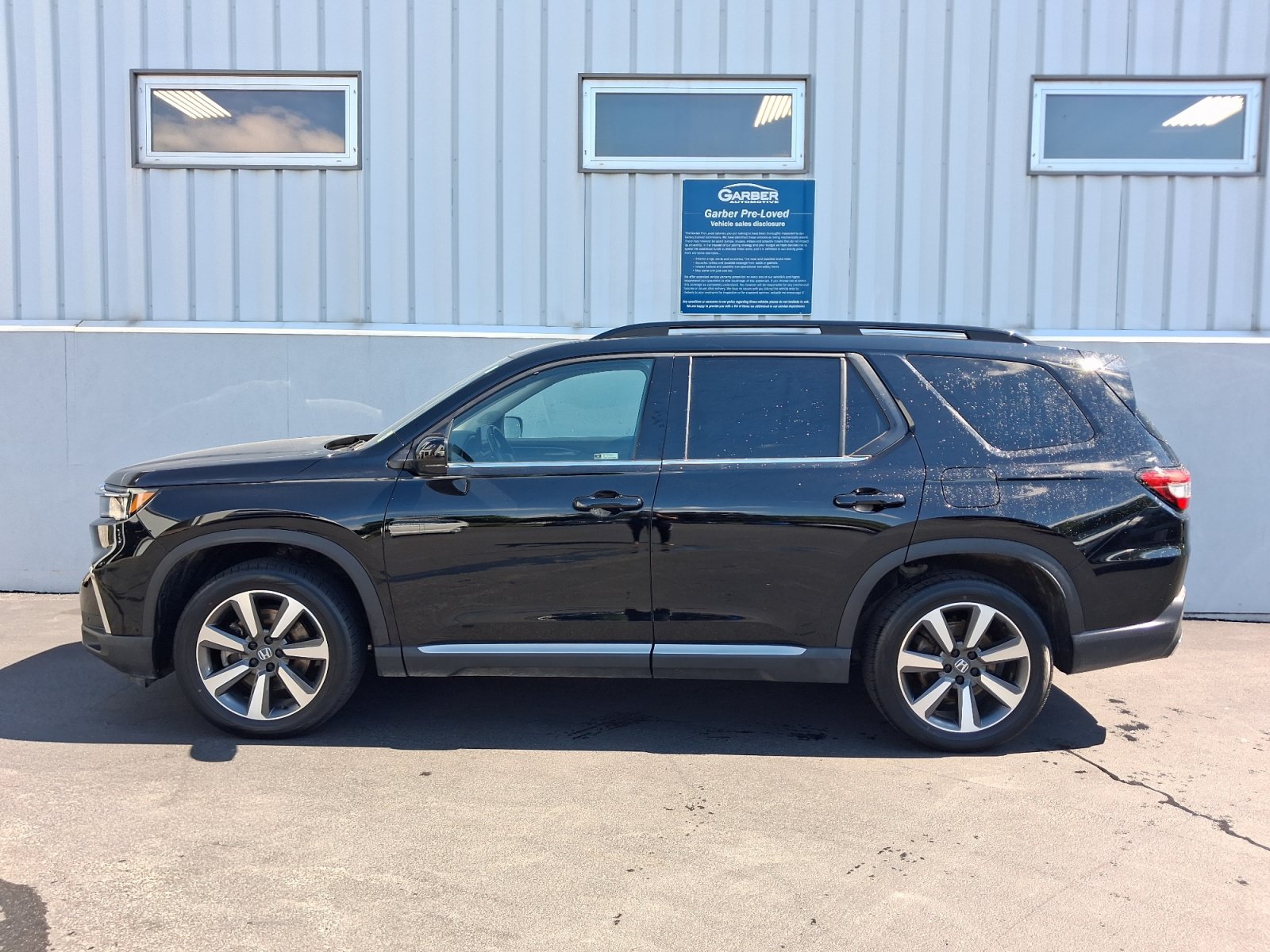 Used 2023 Honda Pilot Touring image 2