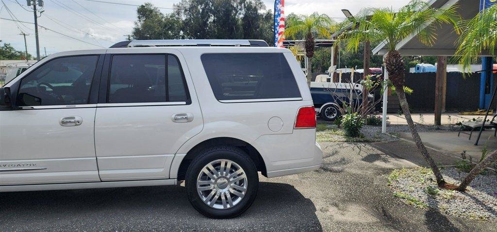 Used 2012 Lincoln Navigator 2WD image 11