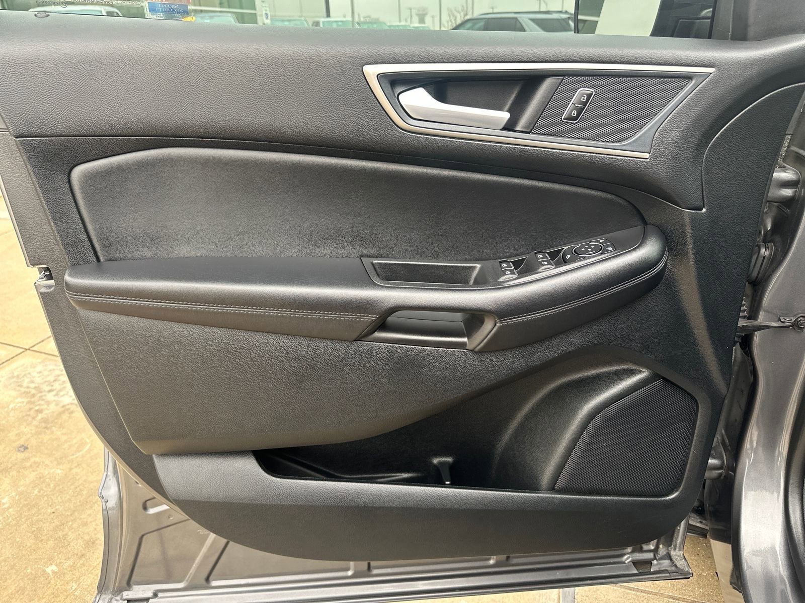 Used 2024 Ford Edge SEL w/ Convenience Package image 10