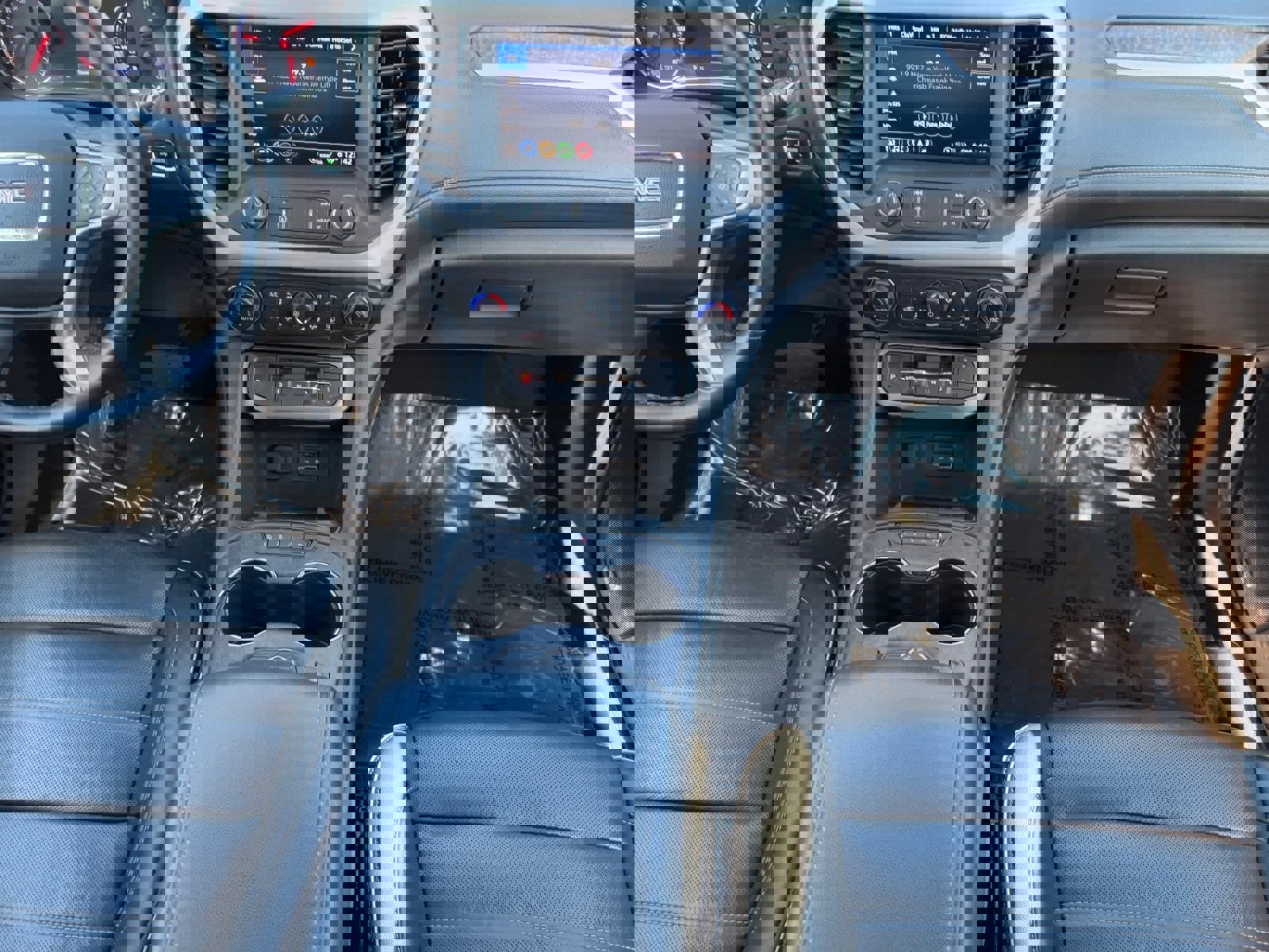 Used 2023 GMC Acadia Denali image 16